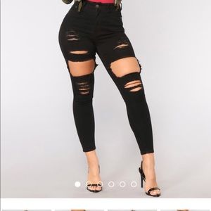 ‼️SOLD‼️NWT Fashion nova black distressed jeans